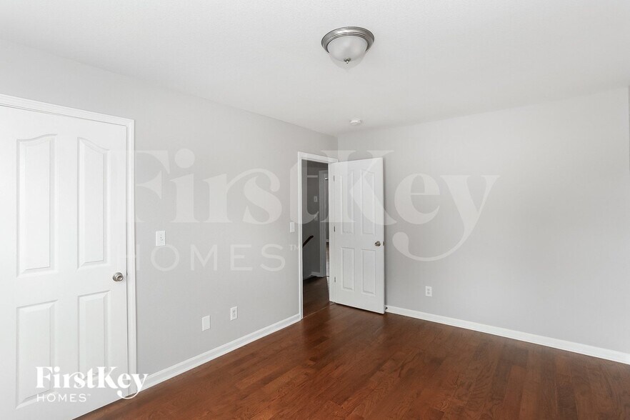 Building Photo - 11253 Heritage Green Dr