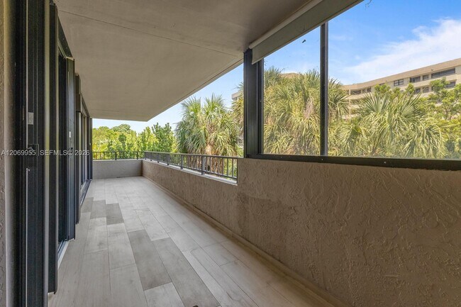 Building Photo - 251 Crandon Blvd