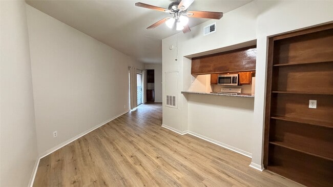 Building Photo - 6500 Harbor Town Dr