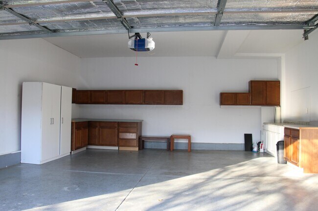 Building Photo - 5702 Mango Ln