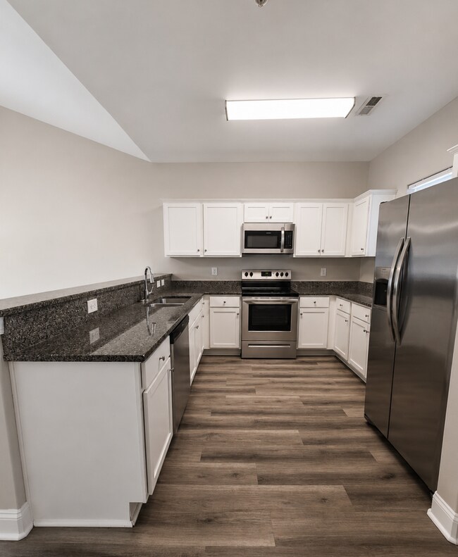 Building Photo - Your Perfect 2-Bedroom Retreat Awaits in Kiskadee Parke