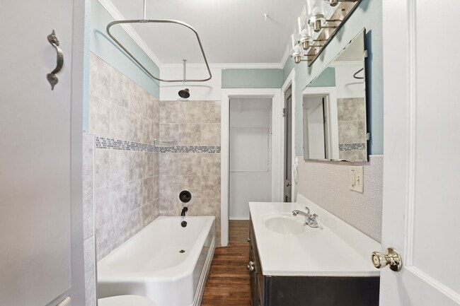 Building Photo - Great in Granbury