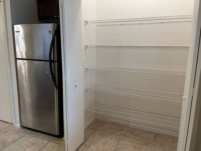 Building Photo - Spacious 1 Bedroom Ground Floor Condo