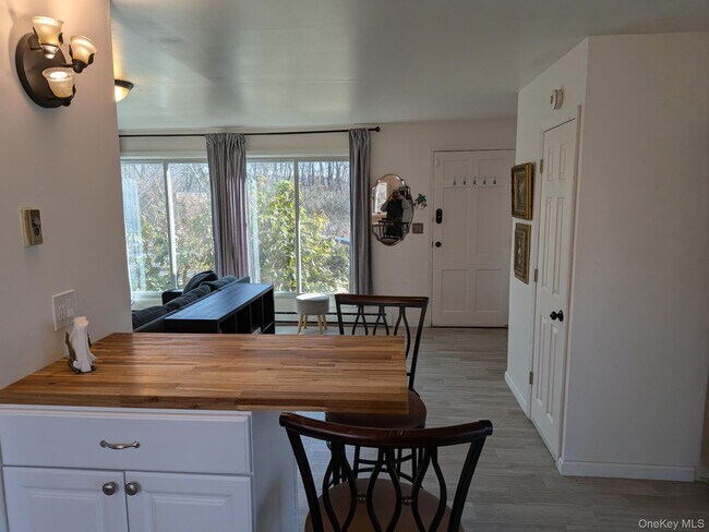 Building Photo - 37 Hill Rd