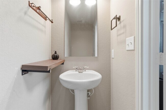 Building Photo - 12045 Silver Lining