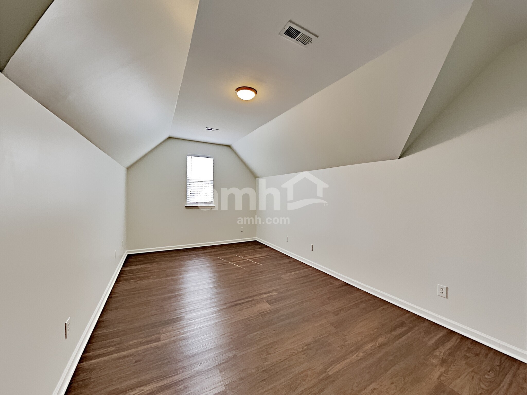 Building Photo - 2425 Coneflower Dr