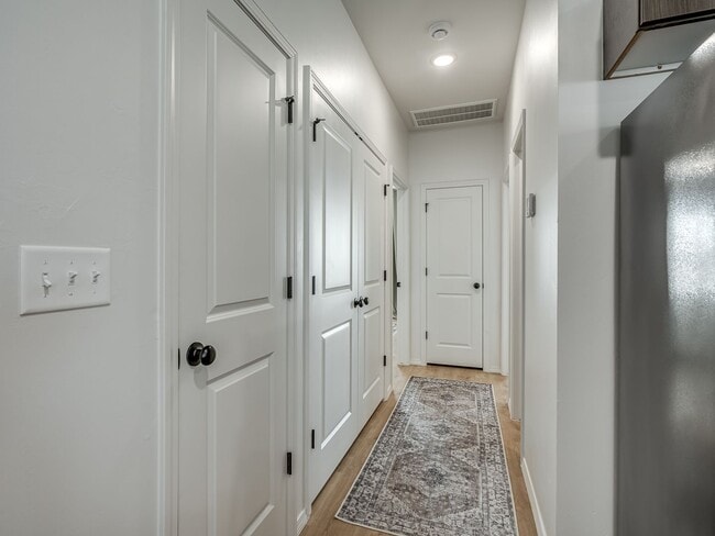 Building Photo - Glenhaven Townhomes
