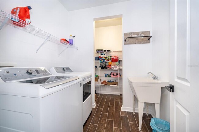 Building Photo - 2022 Redbay Ave