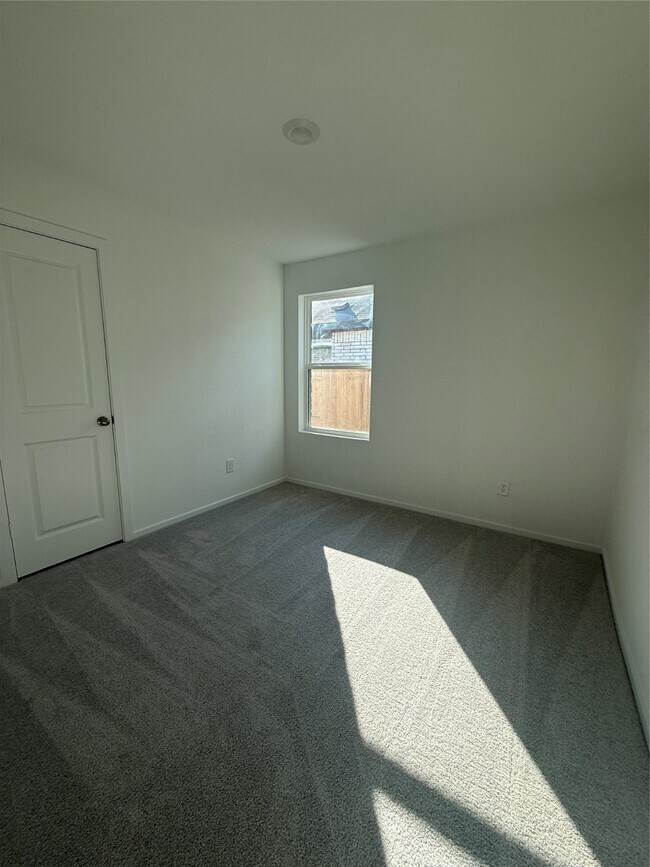 Building Photo - 1639 Golden Iris Dr