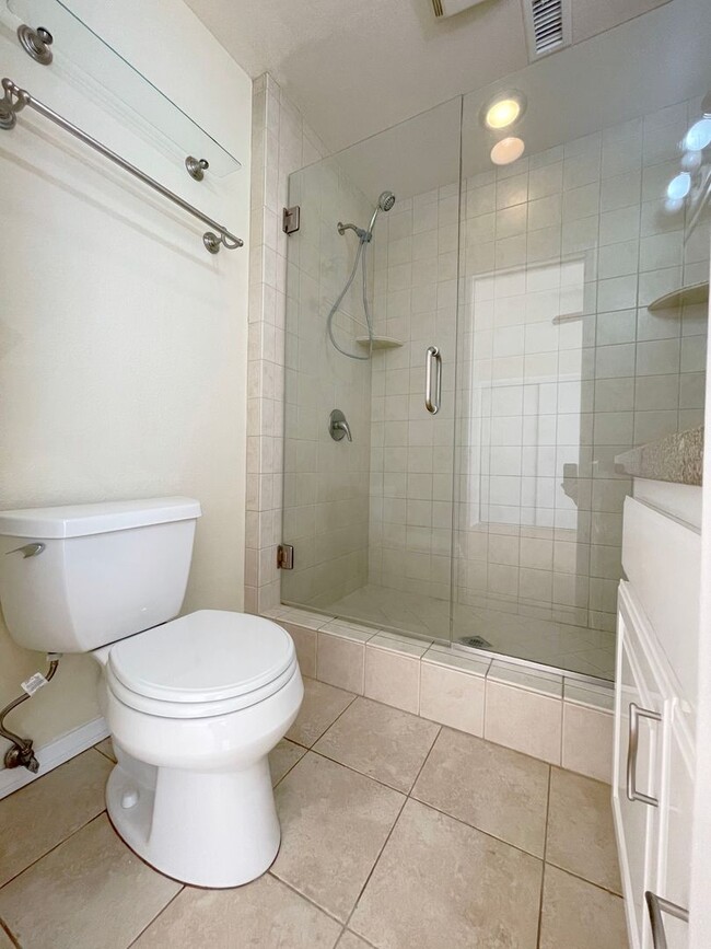 Building Photo - Single-Story Condo Steps from OC Fairgrounds & Minutes to Eastside Costa Mesa