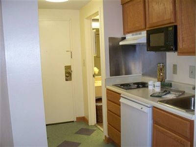 Kitchenette - Diamond Square Apartments