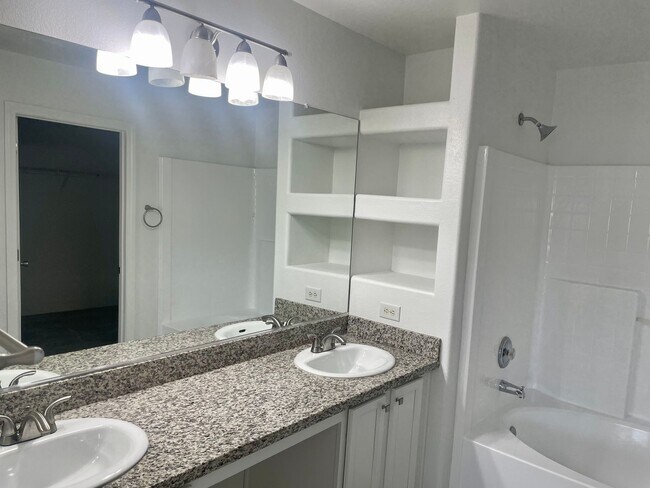 Building Photo - Fully Remodeled 3 bedroom Stallion Mountai...