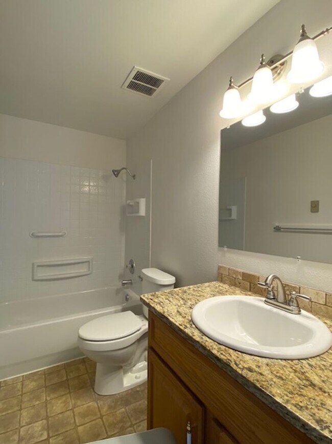 Building Photo - 1343