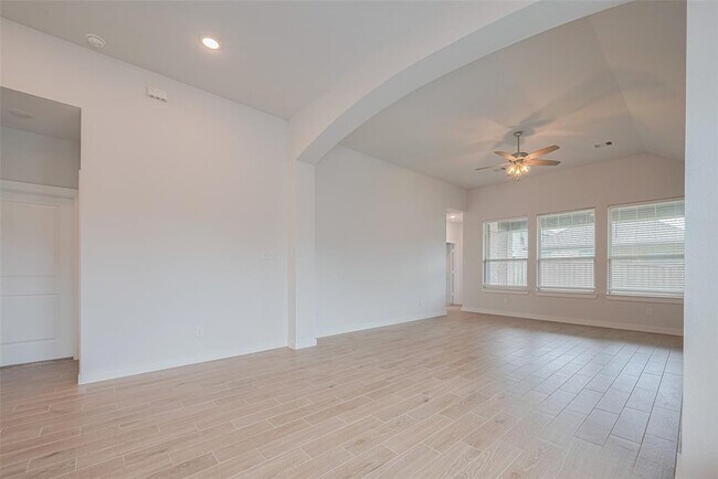Building Photo - 8010 Whisper Grove Dr