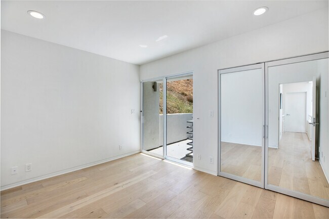 Building Photo - 21349 Rambla Vis