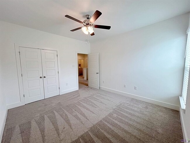 Building Photo - 2 Bedroom Townhome near LSU available July...