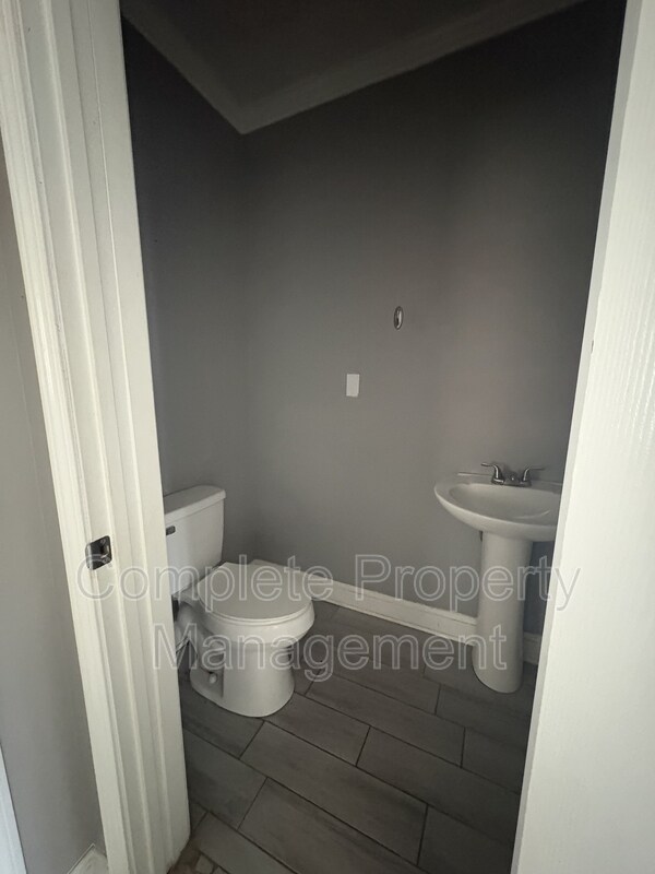 Building Photo - 1402 Avenue E