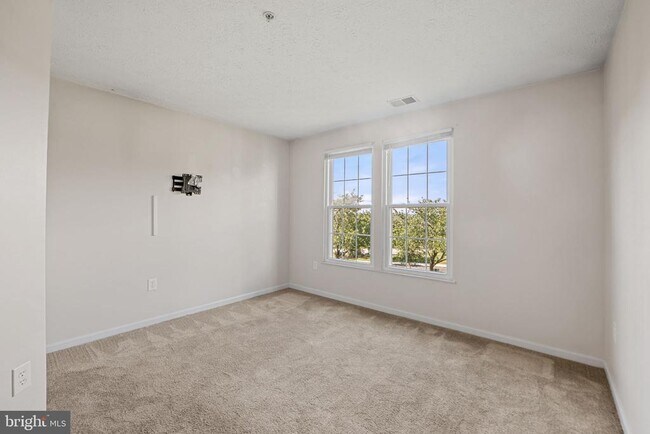 Building Photo - 699 Winding Stream Way