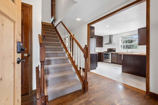 Building Photo - Beautiful 5-Bedroom + Office, 4-Bath Home in Northwest Fort Collins!