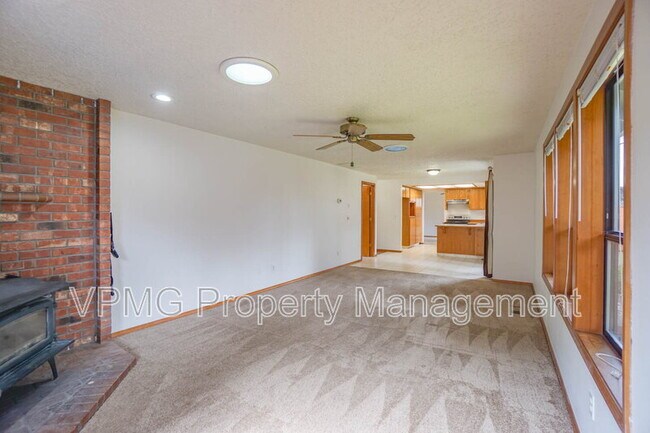 Building Photo - 4017 NE 157th Ave