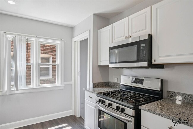 Building Photo - $1250 3 bedroom bungalow