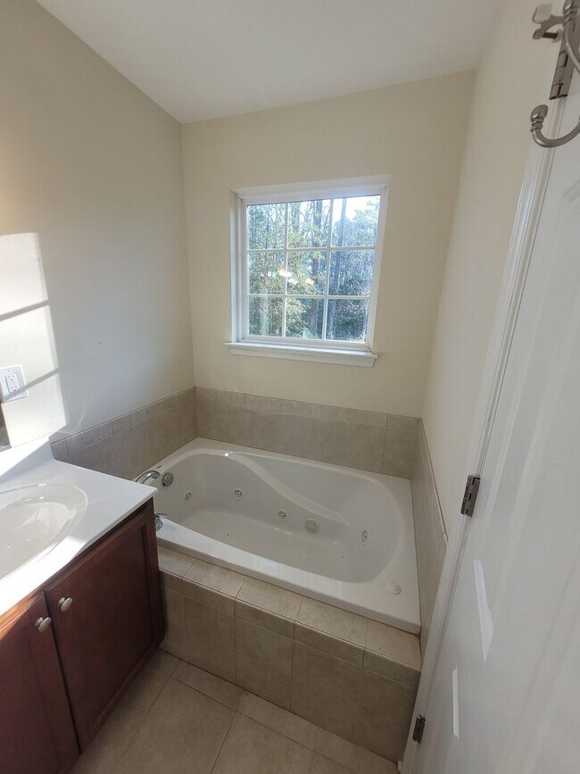 Building Photo - 8351 Thomas Jefferson Way