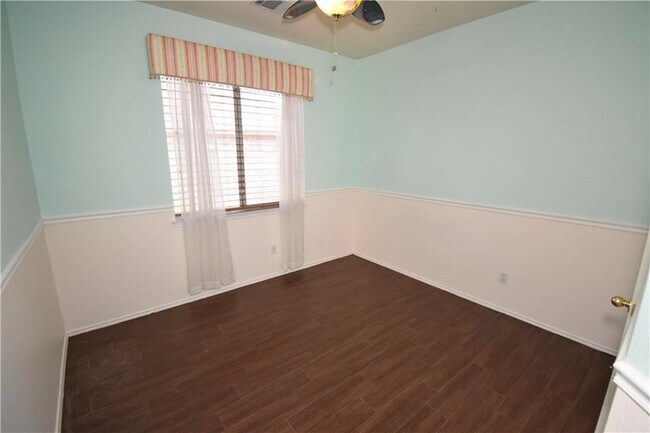 Building Photo - 2220 Speidel Dr