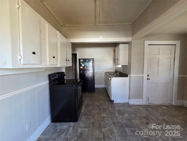 Building Photo - 405 S Yates St