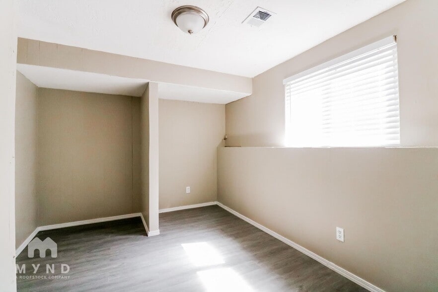 Building Photo - 5888 Cilma Dr