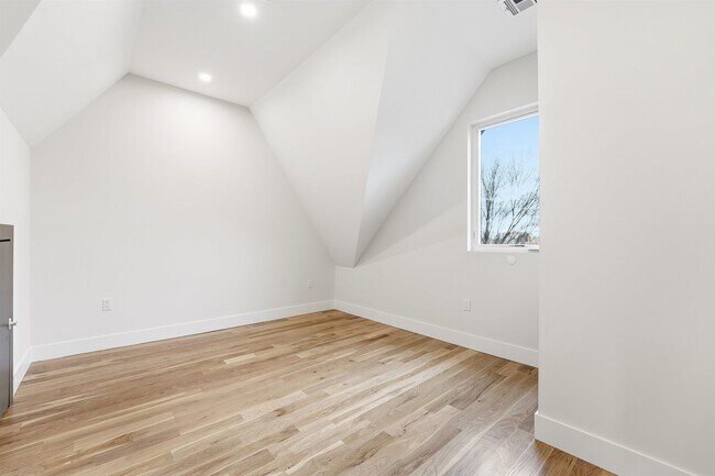 Building Photo - 25 Lembeck Ave