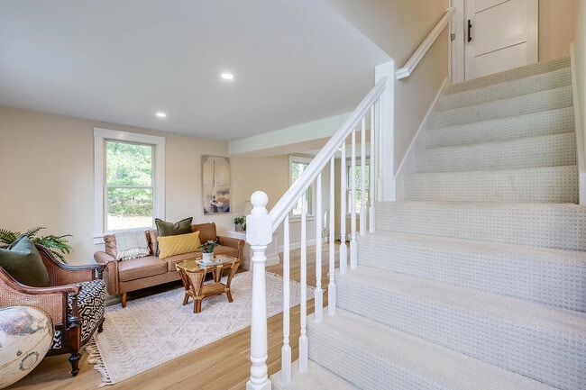 Building Photo - 126 Twin Hill Rd