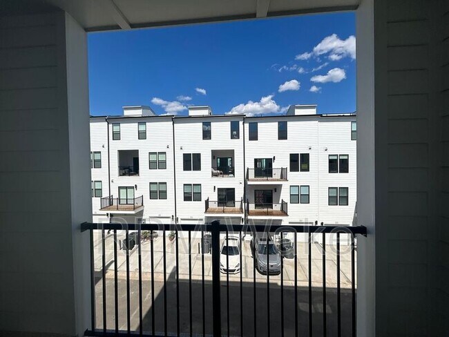 Building Photo - 1233 S Blount St