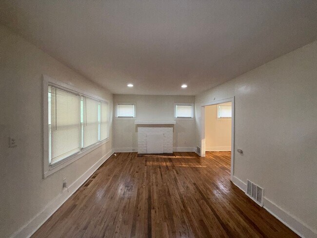 Building Photo - Open House Schedule Mon 9.1.25 @ 12:00pm, ...
