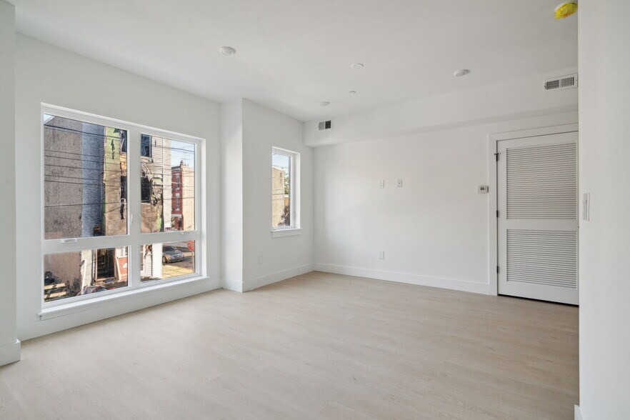 Building Photo - 2400 W Montgomery Ave