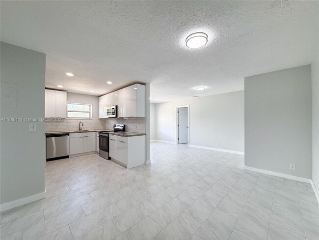 Building Photo - 5621 NE 22nd Ave