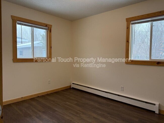 Building Photo - 611 2nd Ave W