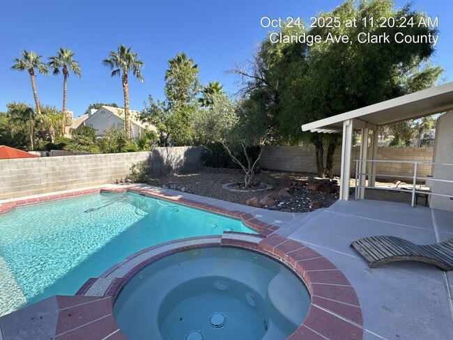 Building Photo - Tri-Level Home with Pool & Spa in Henderso...