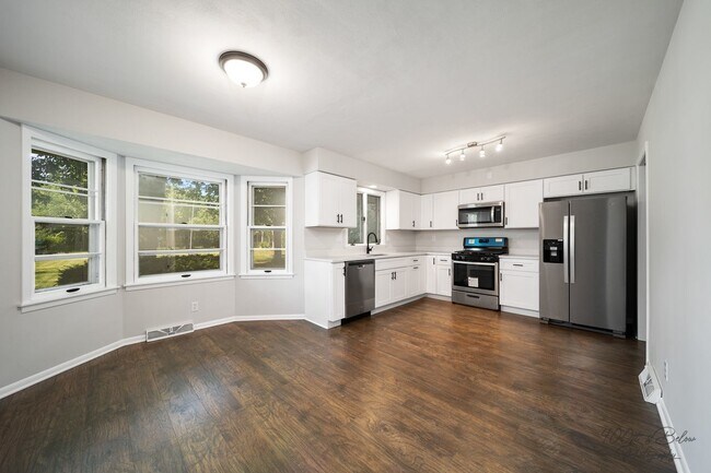 Building Photo - 4576 Pepper Dr