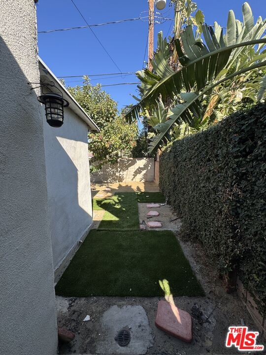 Building Photo - 446 N California St