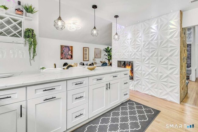 Building Photo - 110 Grenelle St