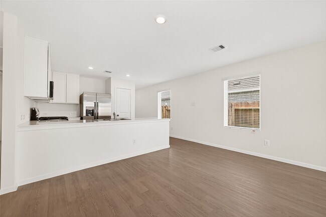 Building Photo - 16846 Spotted Oak Dr