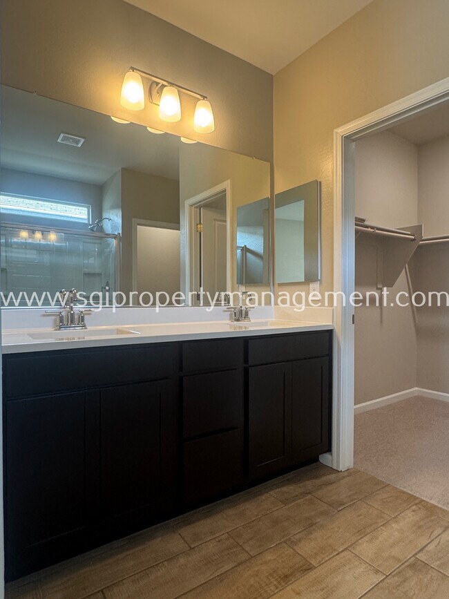Building Photo - 17322 W Country Club Terrace