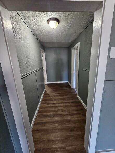 Building Photo - 916 TX-359