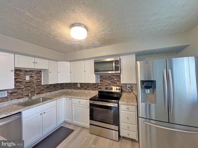 Building Photo - 8104 Willowdale Ct