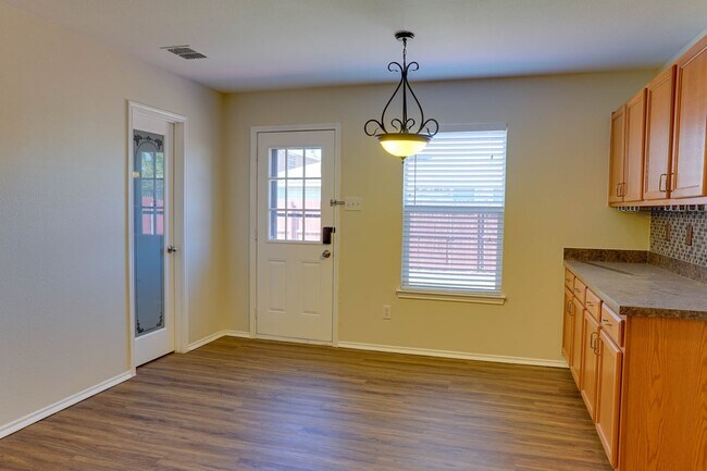 Building Photo - 9016 Garden Springs Dr