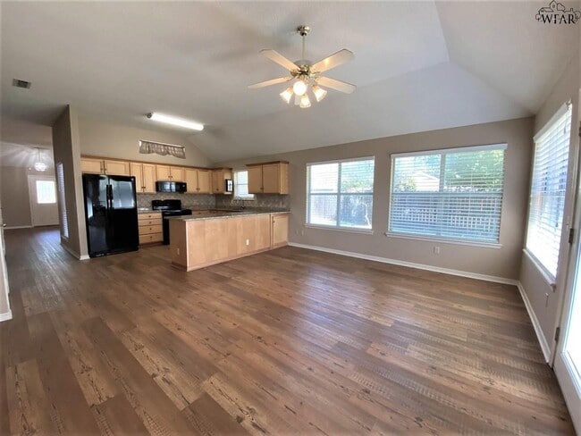 Building Photo - 3803 Stonegate Dr