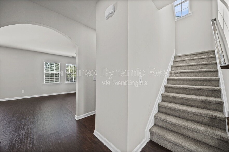 Building Photo - 15108 Evergreen House Dr