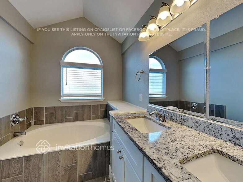 Building Photo - 7992 Roundtable Rd