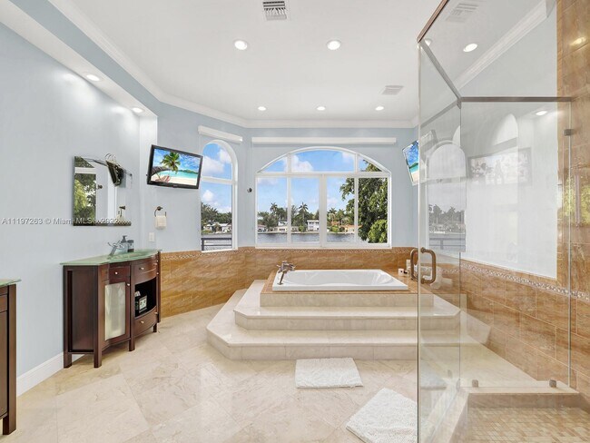 Building Photo - 7556 W Treasure Dr