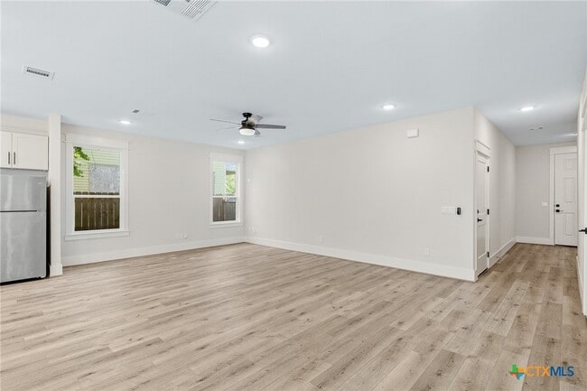 Building Photo - 505 E Convent St